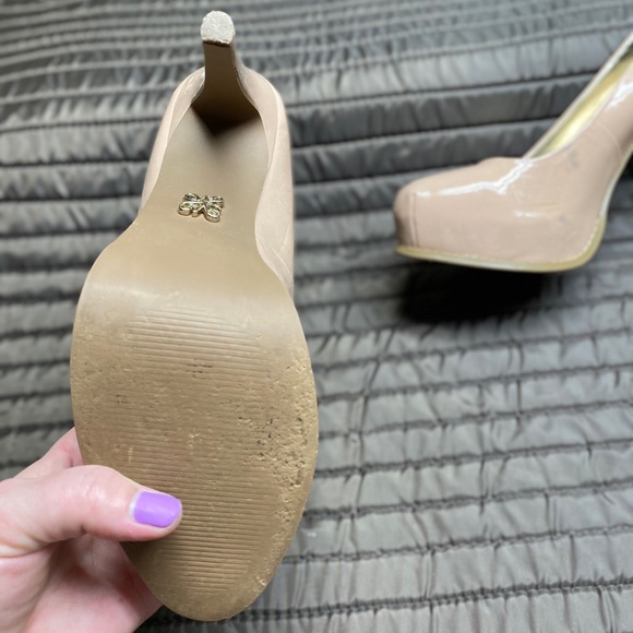 Vera Wang flesh tone patent heels - Picture 6 of 8